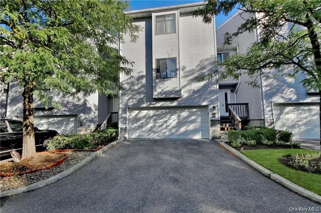 72 Chester Lane, Nanuet