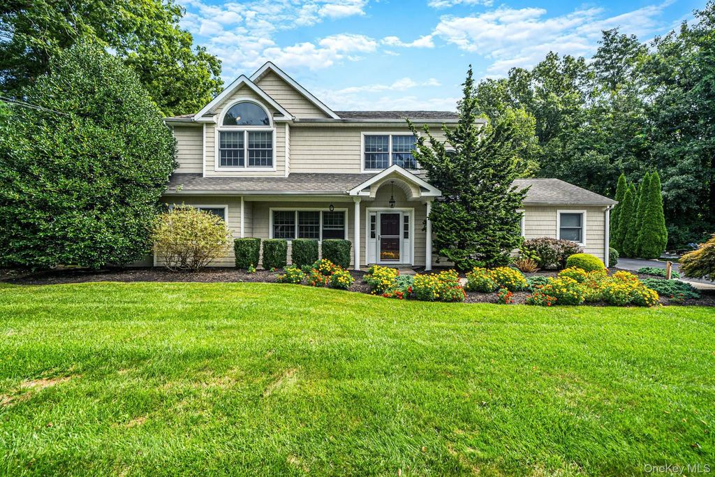239 Radio Avenue, Miller Place