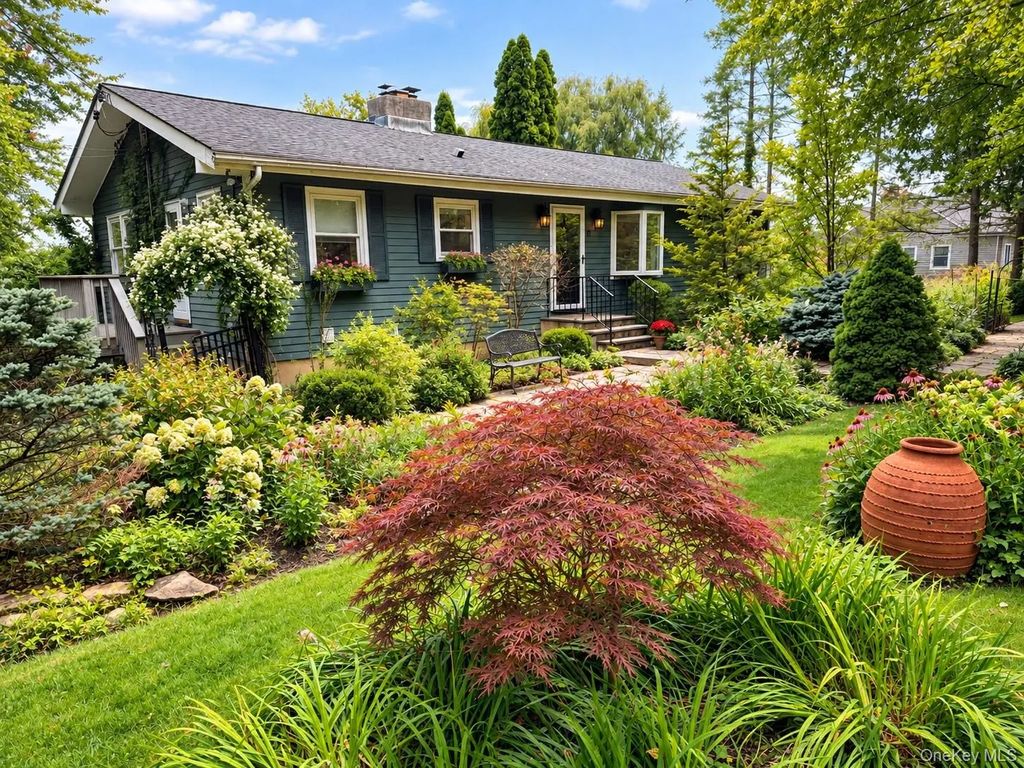 12 Hilltop Drive, North Salem