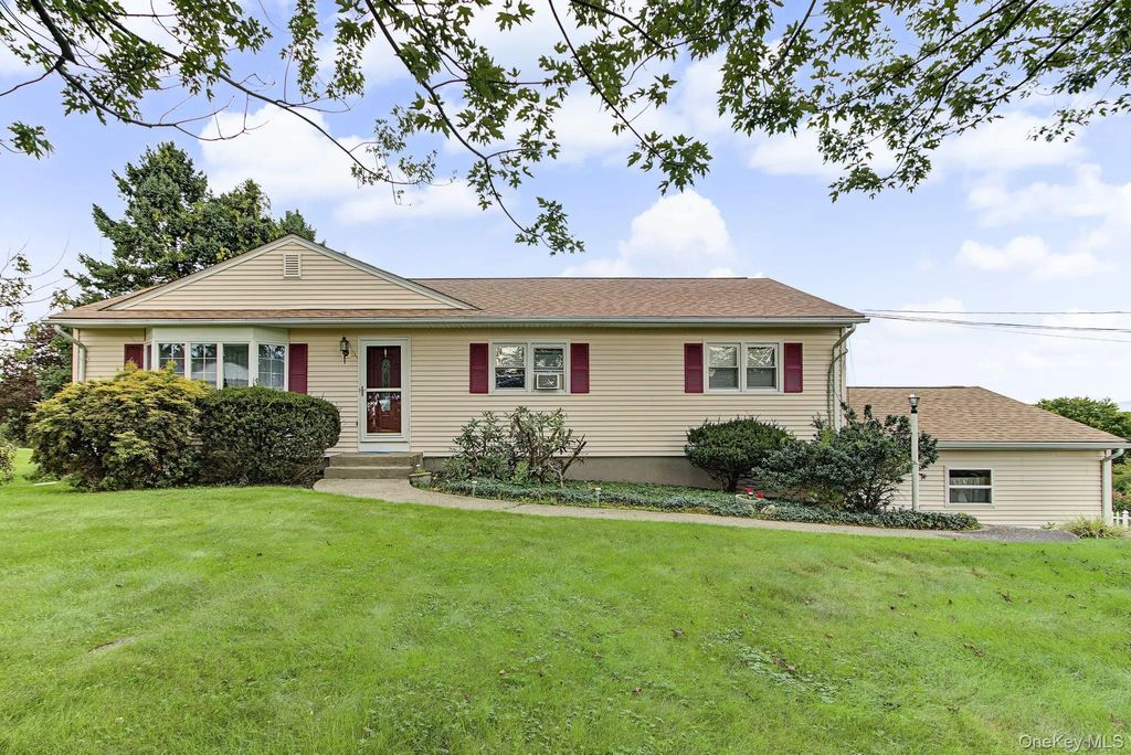 4 Davies Drive, Wappingers Falls