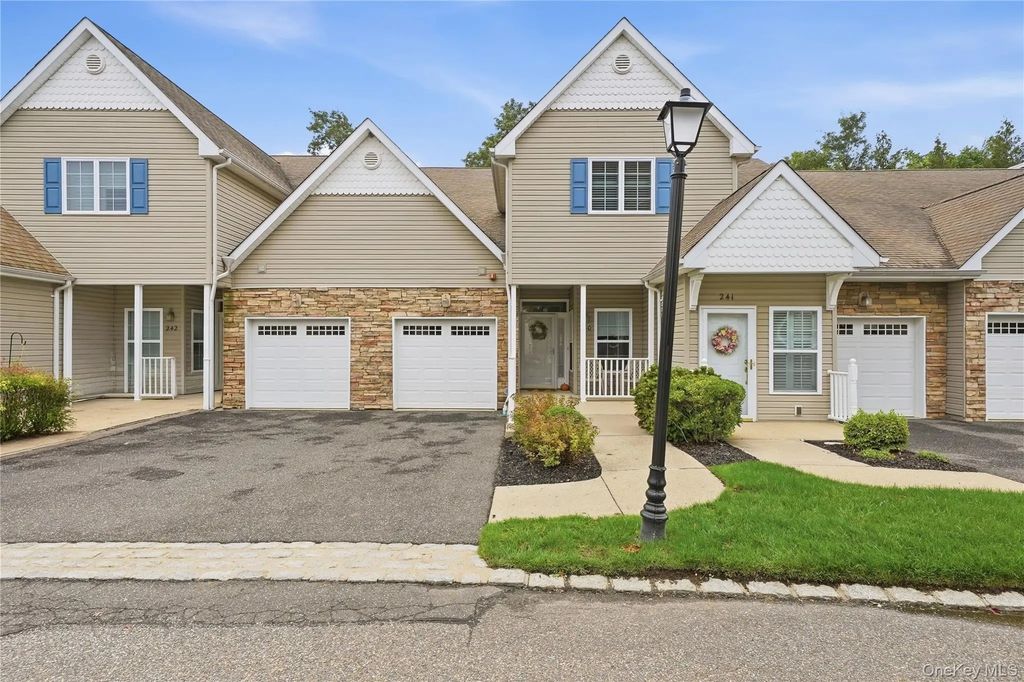 240 Ira Road, Mount Sinai