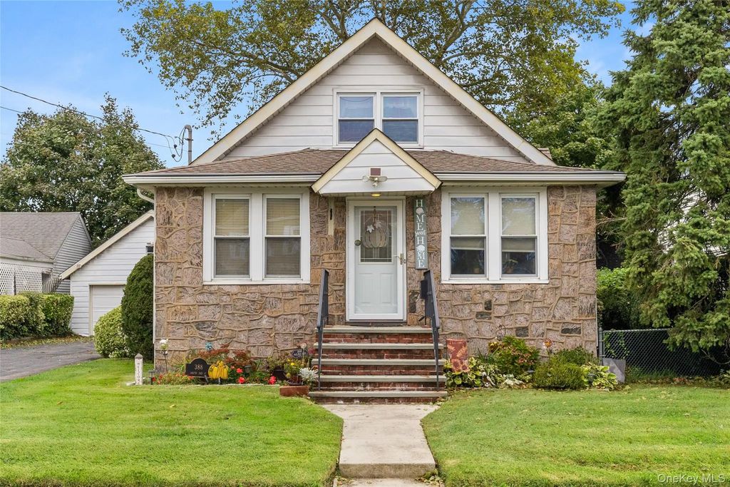 388 S 2nd Street, Lindenhurst