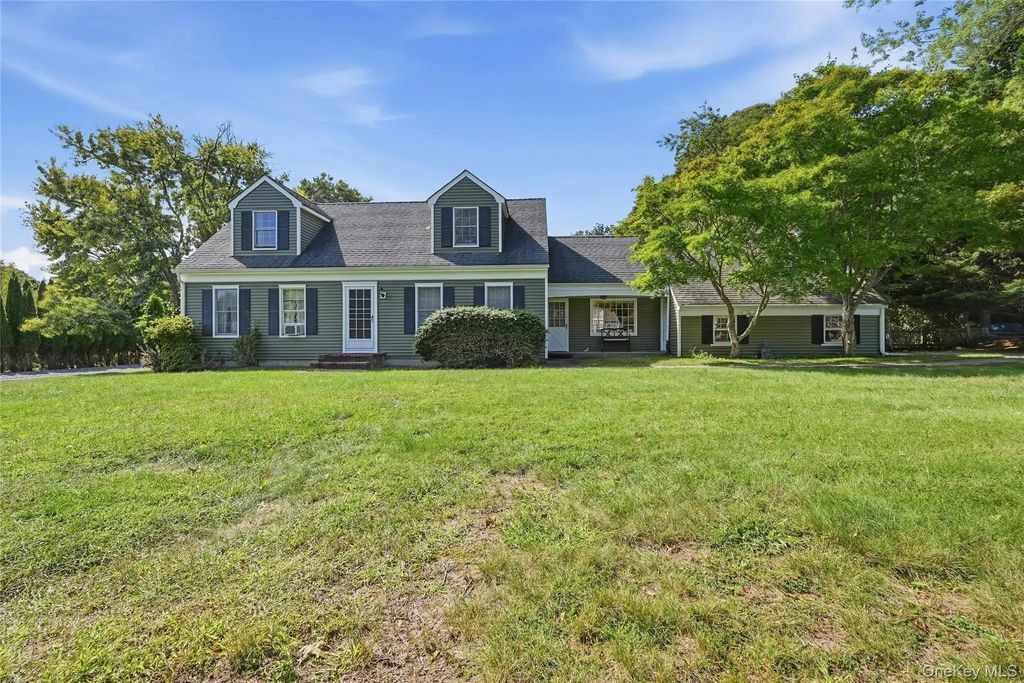 43 Farm Road N, Wading River