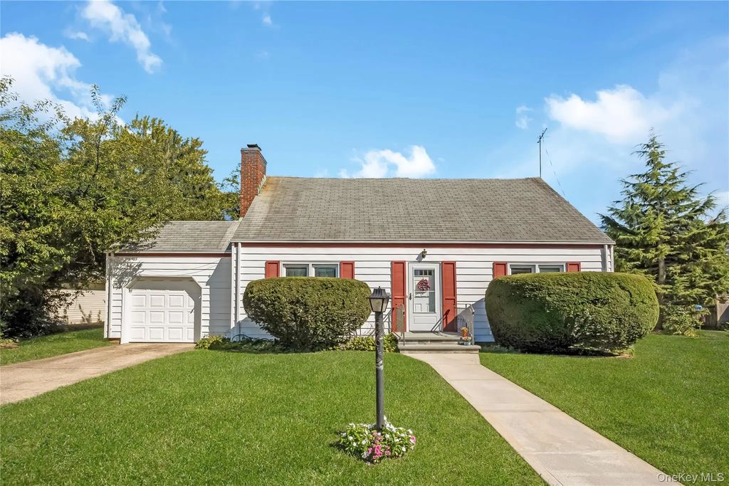 26 Dawes Avenue, Amity Harbor