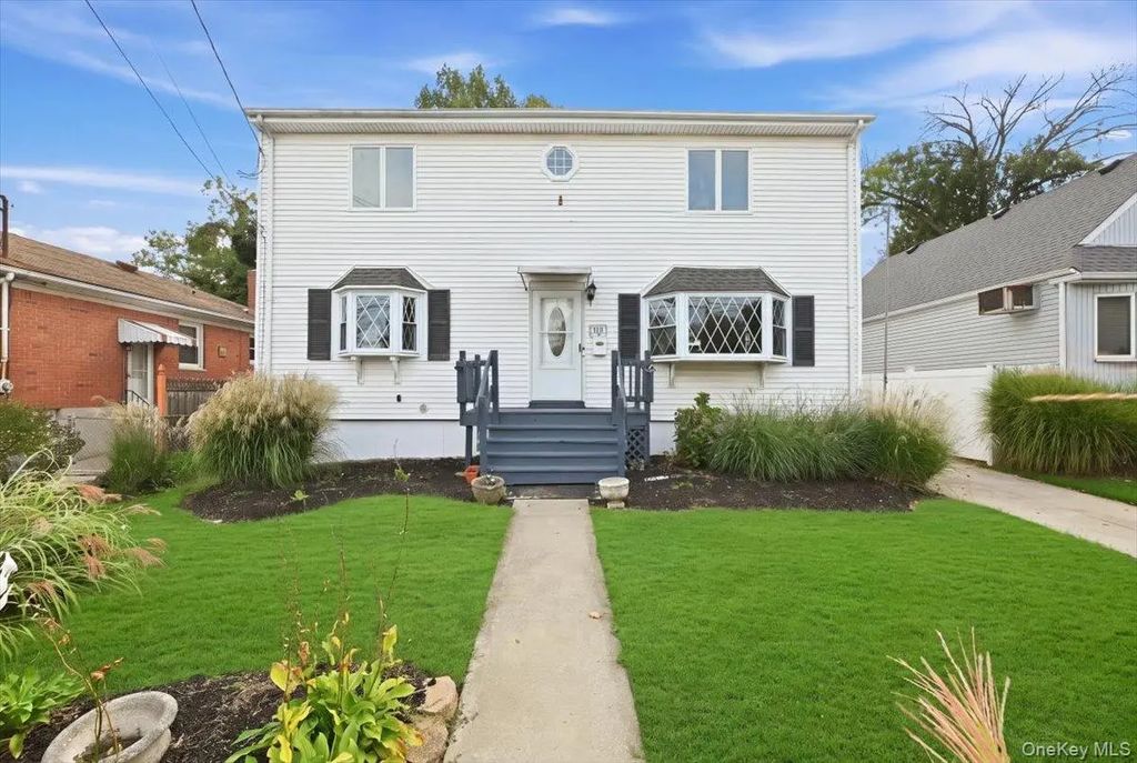 161 Stokes Avenue, Freeport
