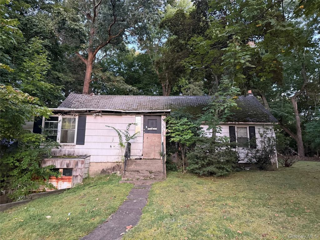 306 Spook Rock Road, Suffern