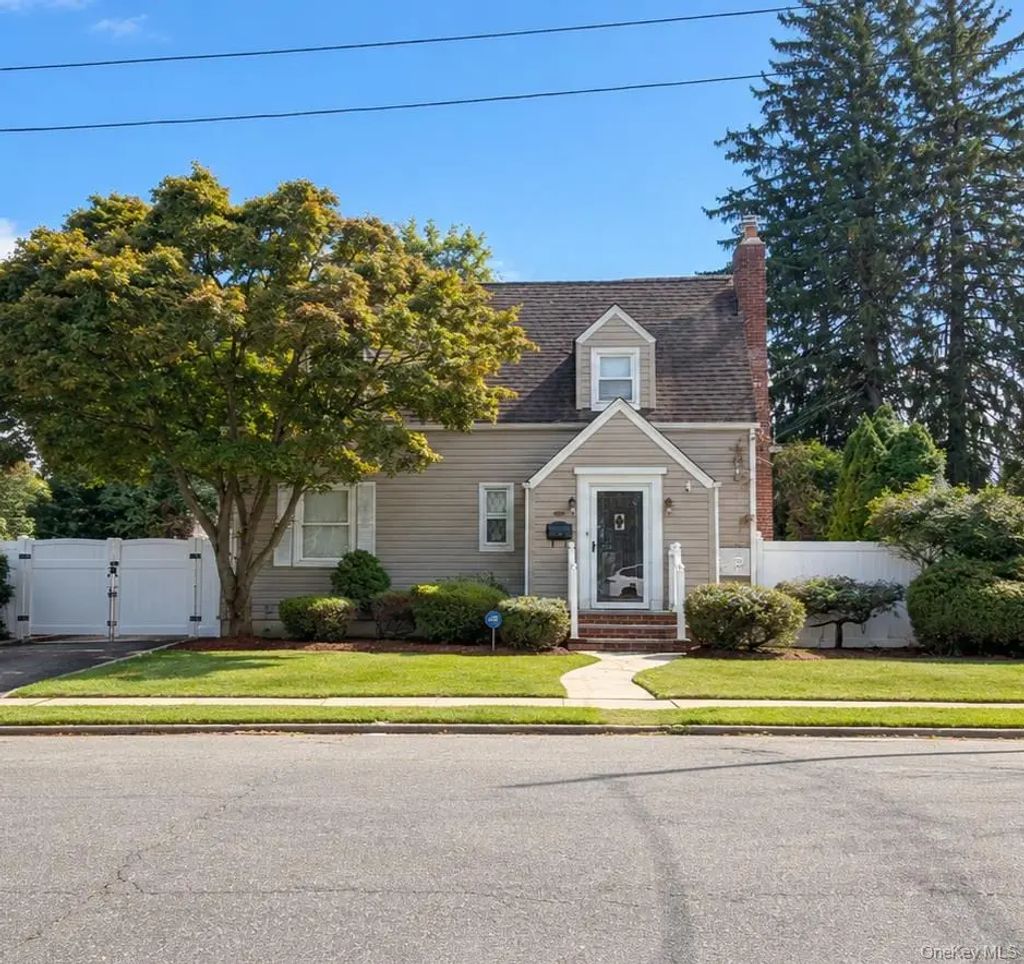173 2nd Street, Hicksville