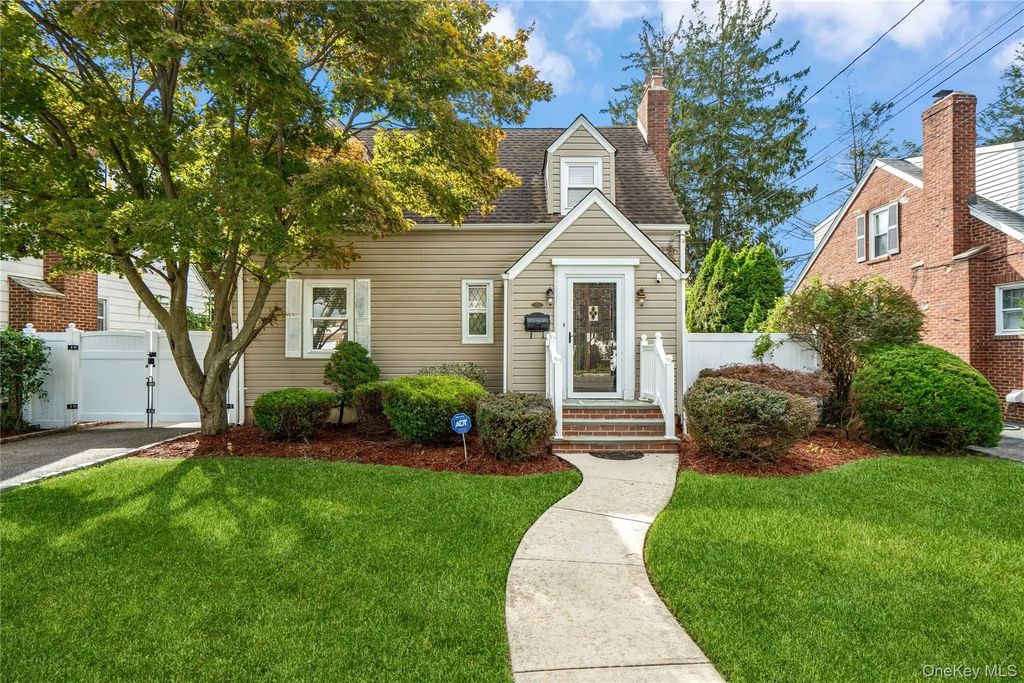 173 2nd Street, Hicksville