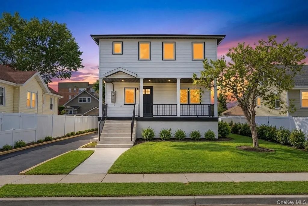 18 Sportsmans Avenue, Freeport