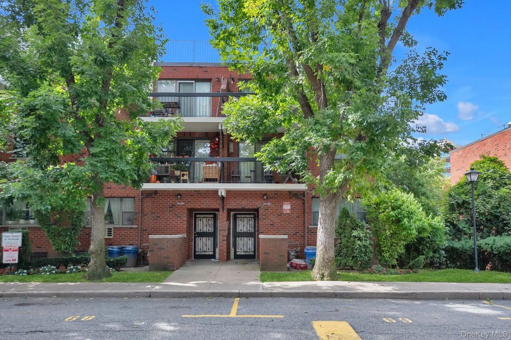 71-24 Sutton Place # 3fl., Fresh Meadows