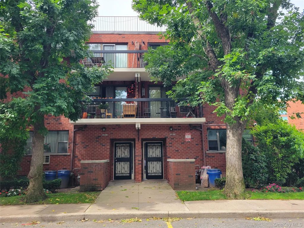 71-24 Sutton Place # 3fl., Fresh Meadows
