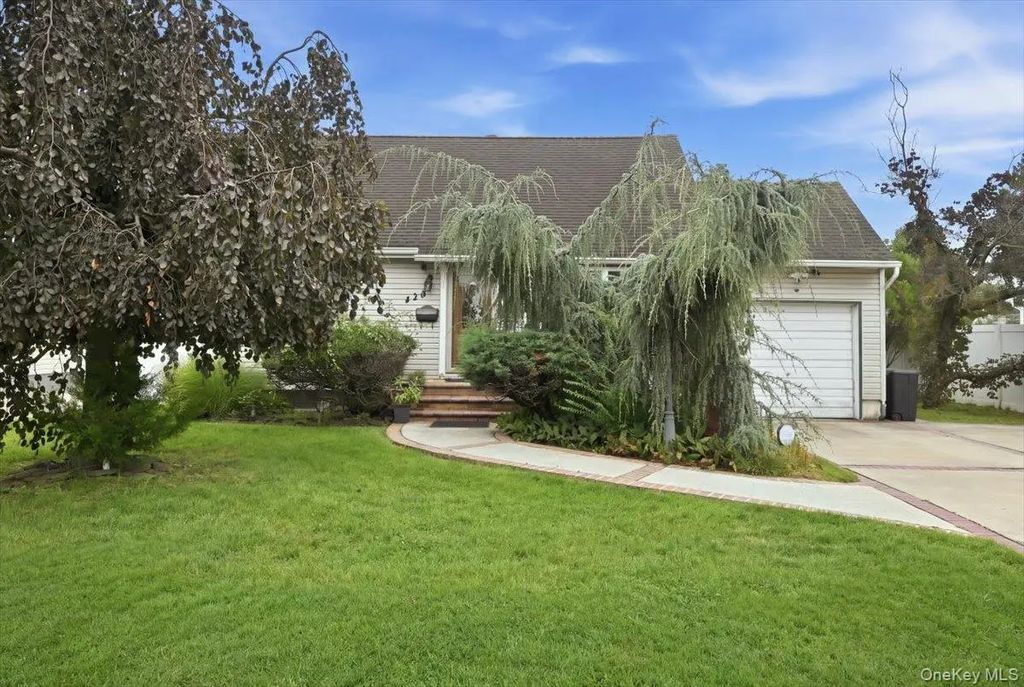 439 39th Street, Lindenhurst