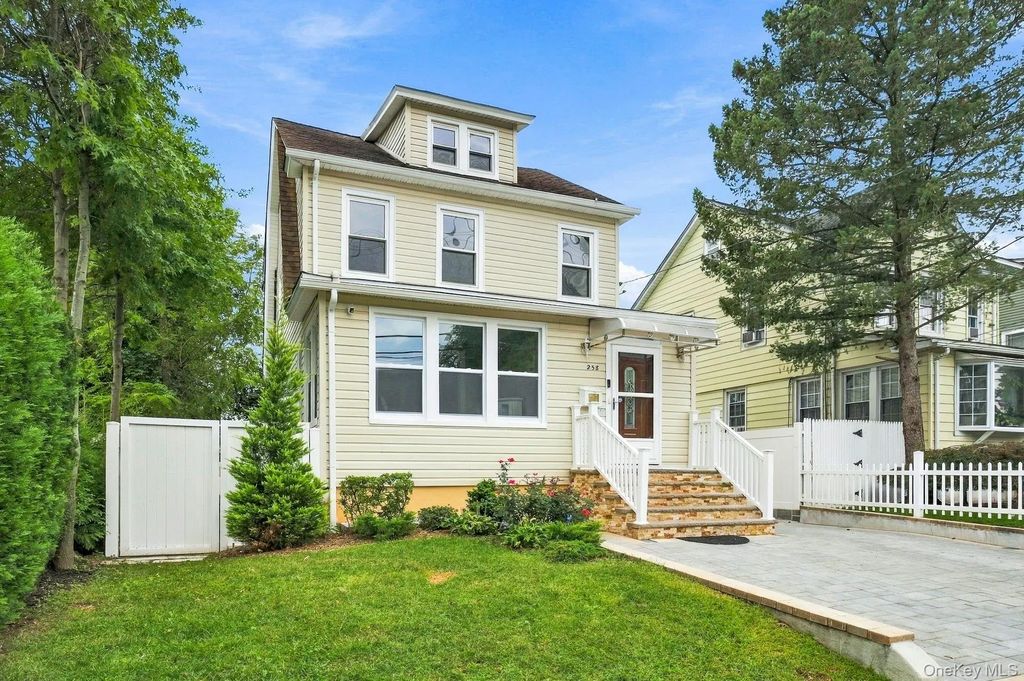258 Liberty Avenue, Westbury