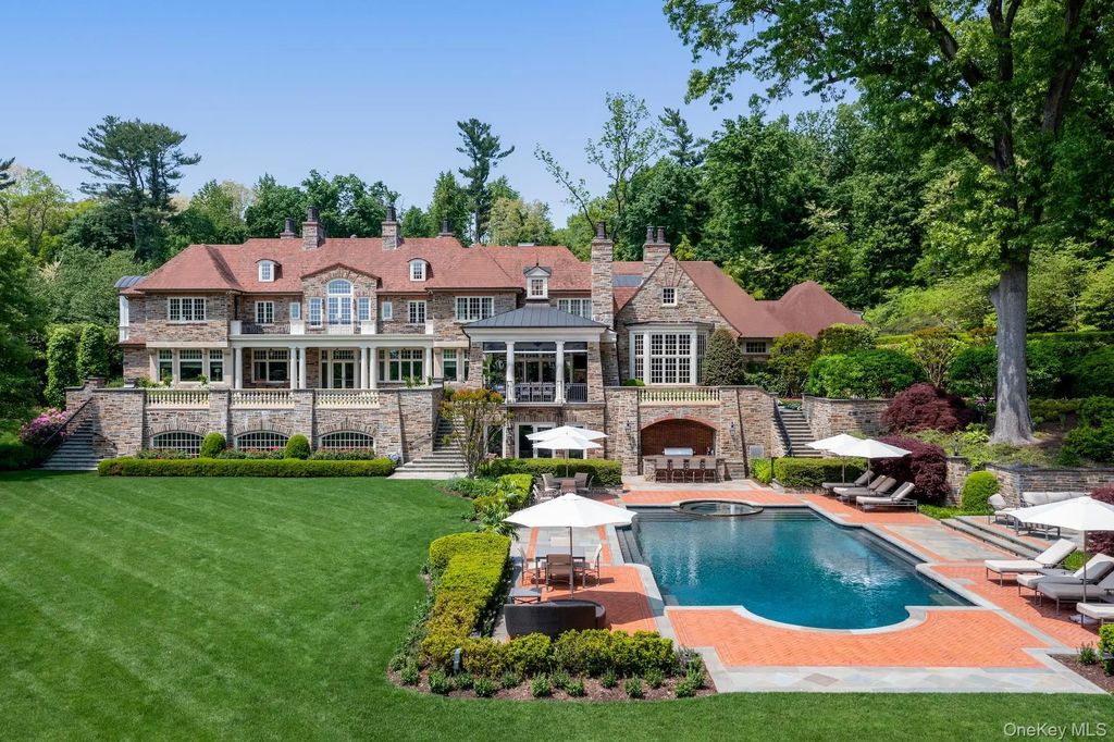 6 Spring Hill Lane, Old Westbury