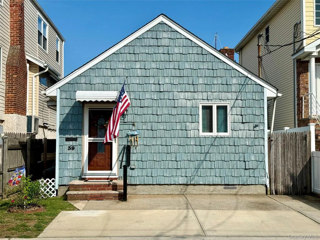 39 West Boulevard, East Rockaway