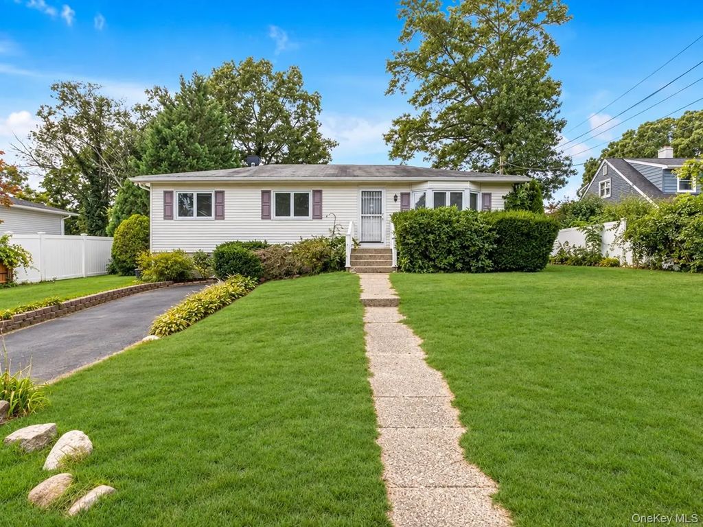 270 Browns Road, Nesconset