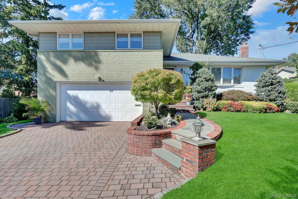 506 Nassau Place, Garden City