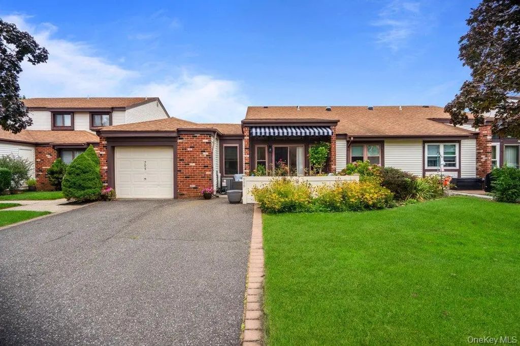 705 Alden Court, Saint James