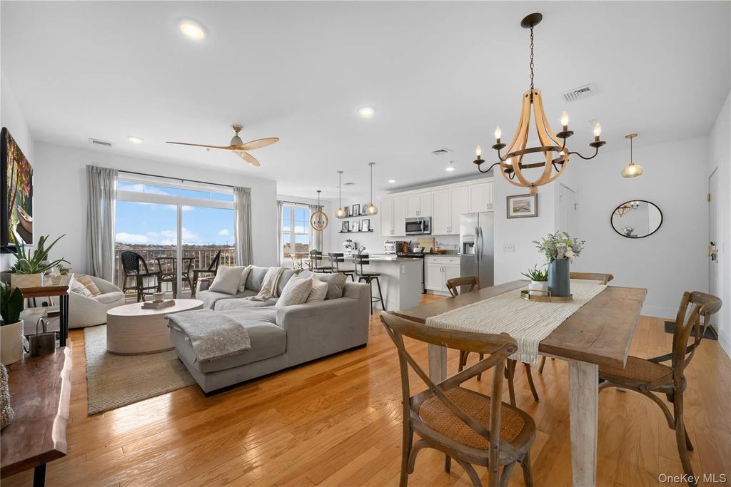 228 Marina Pointe Drive, East Rockaway