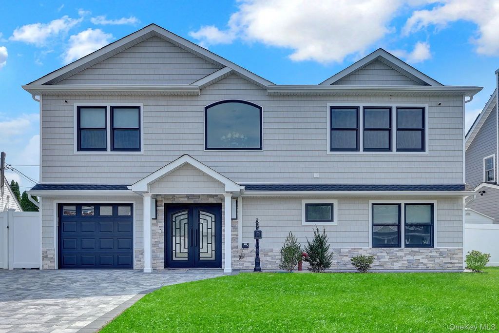 129 Tardy Lane S, Wantagh