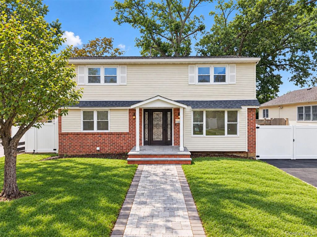 58 Willets Drive, Syosset