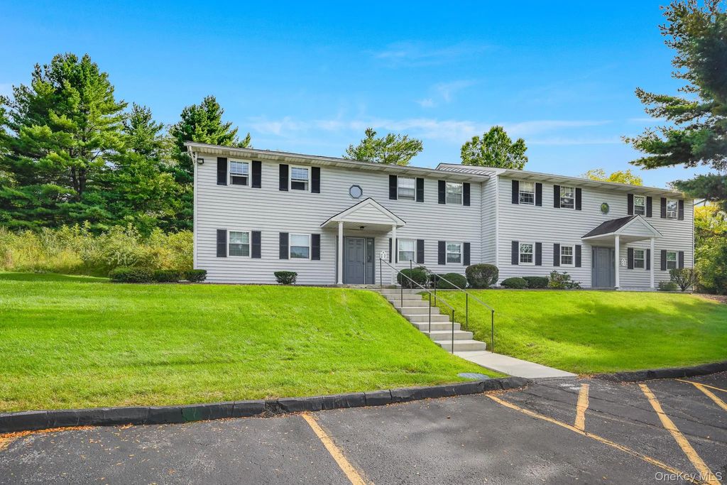 8 Ivy Court # D, Fishkill