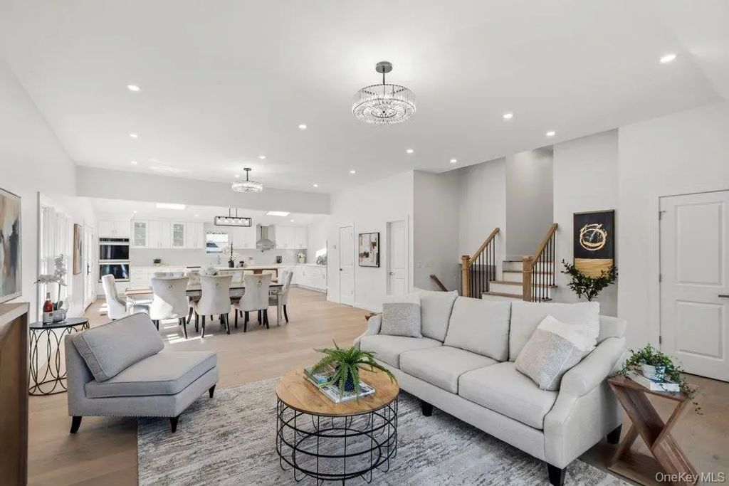31 Seton Court, Old Bethpage