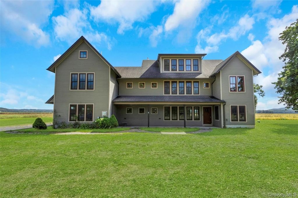 231 Celery Avenue, New Hampton