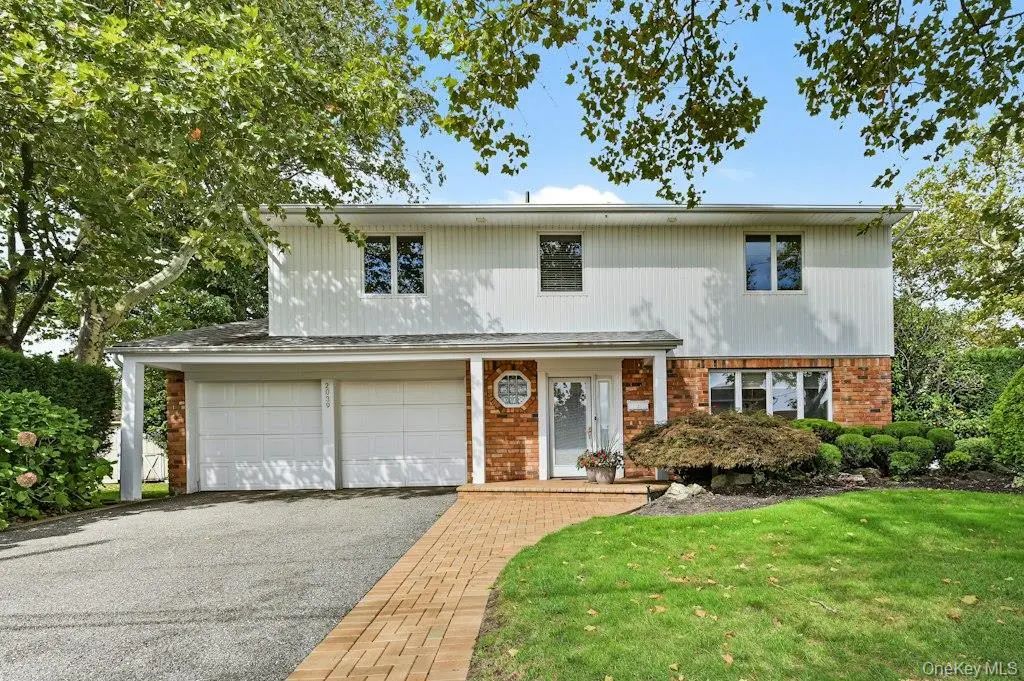 2039 Blanche Lane, Merrick