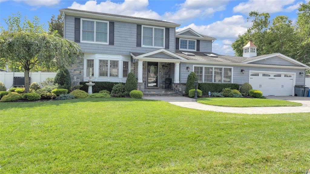 148 Wyandanch Avenue, Babylon