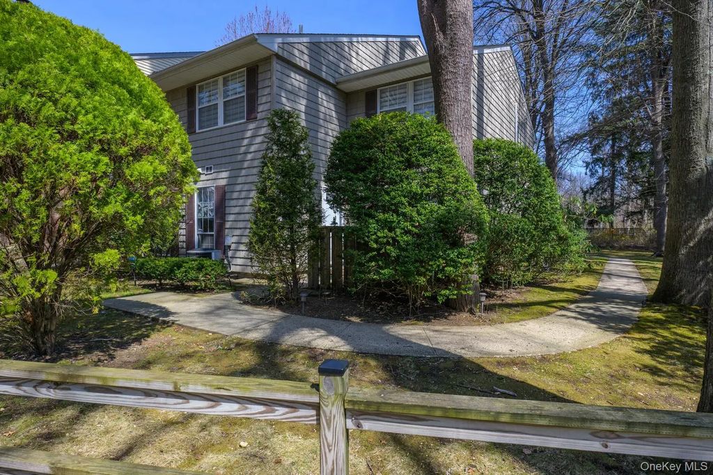 2 Woodtree Drive, Woodbury