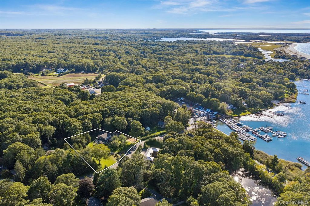 6 Turtle Pond Road, Southampton