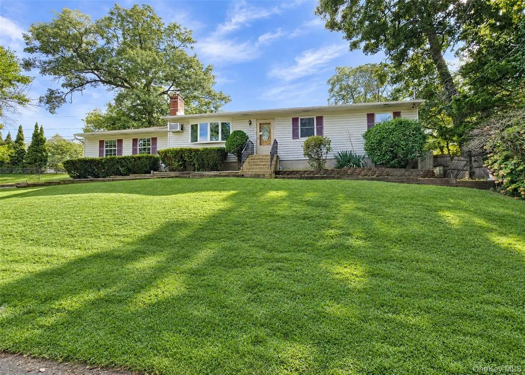 2 Renwick Road, Ronkonkoma