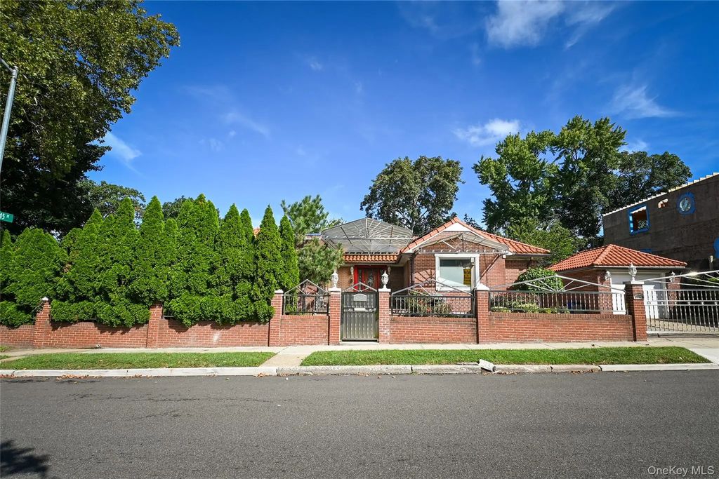 14527 13th Avenue, Whitestone
