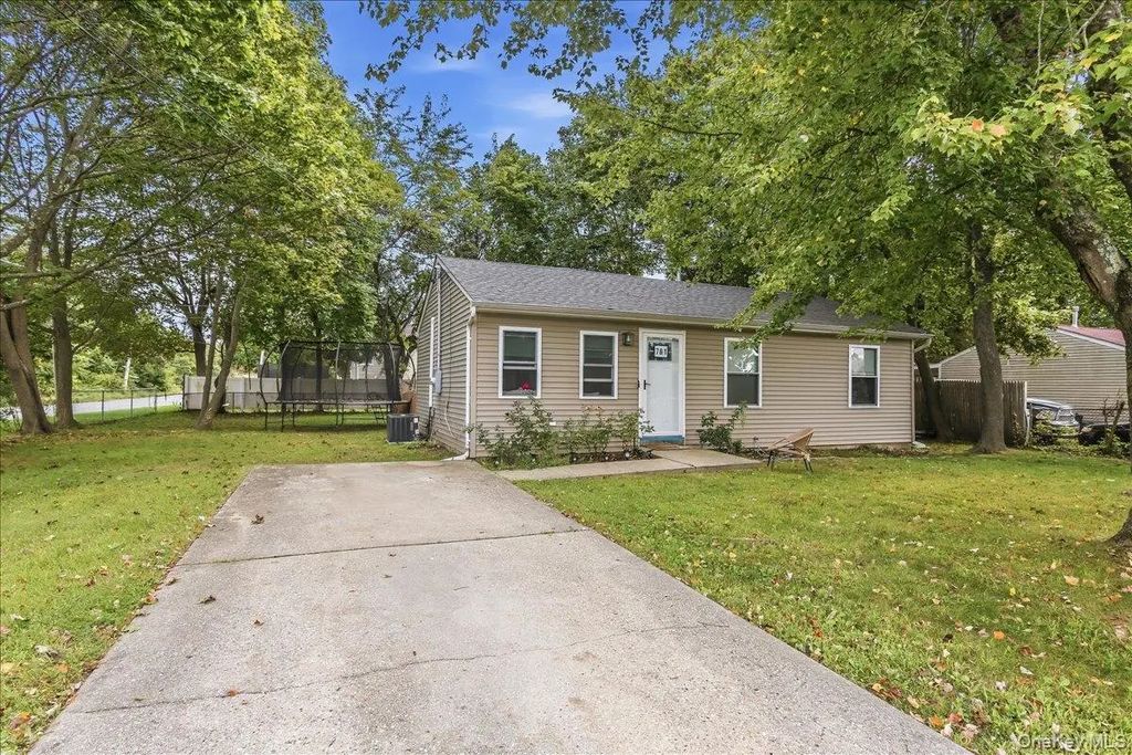 761 Provost Avenue, Bellport