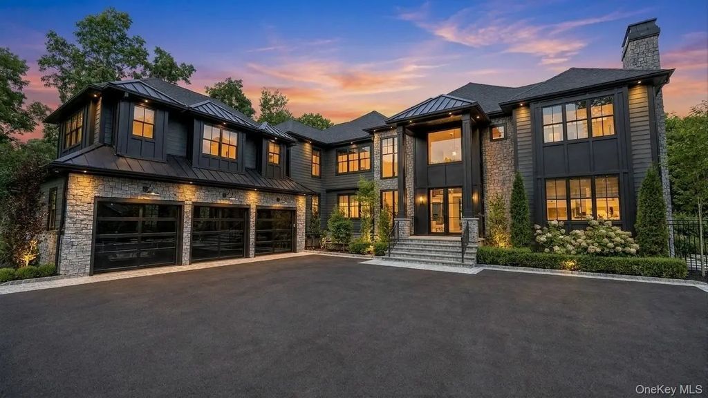 13 Sleepy Hollow Lane, Dix Hills