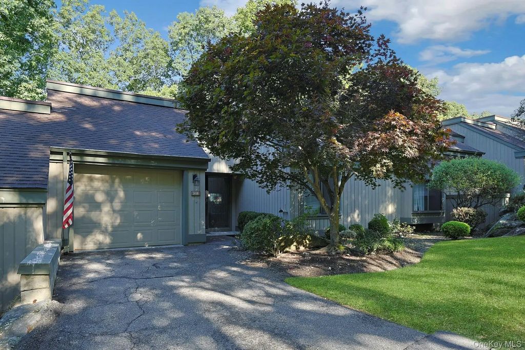 569 Heritage Hills Dr # B, Somers