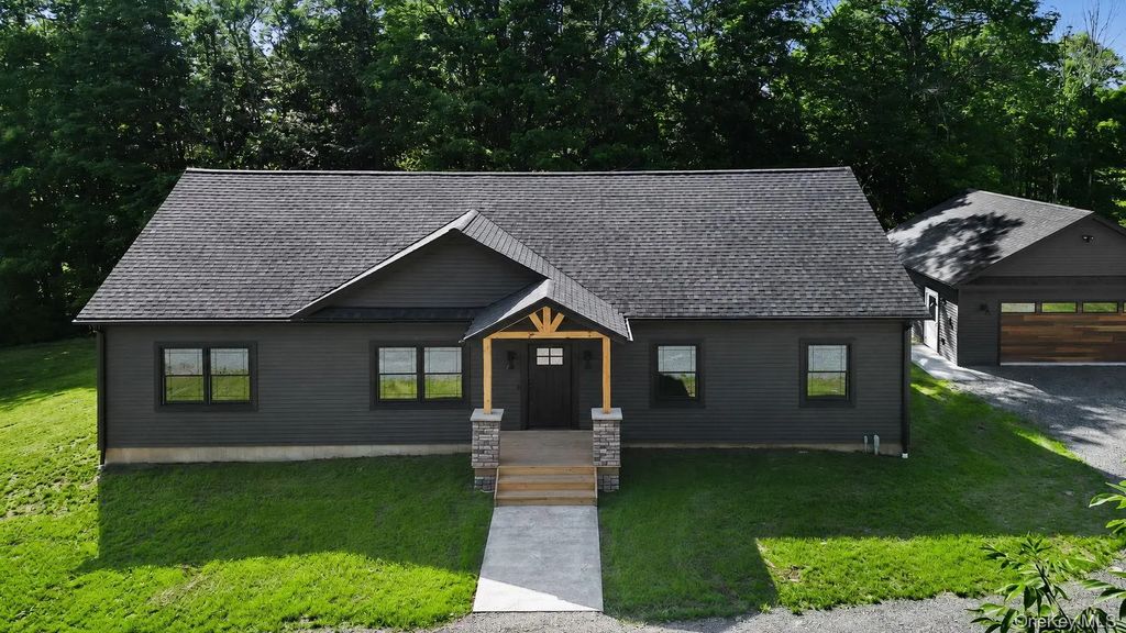 375 Breezy Hill Road, Parksville