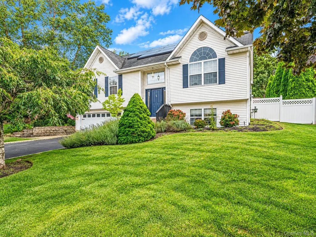 56 Beechwood Drive, Manorville