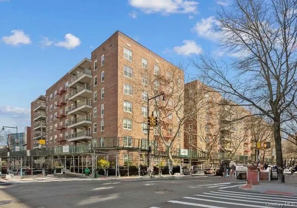 142-05 Roosevelt Avenue # 517, Flushing