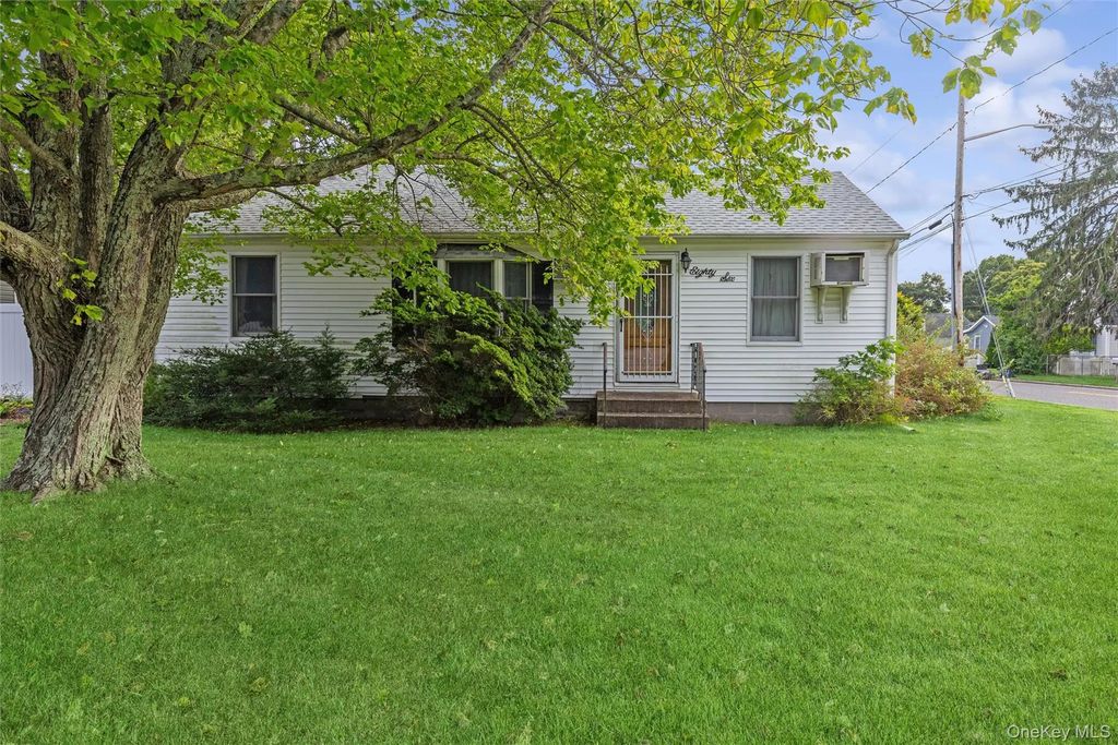 86 Log Road, Patchogue