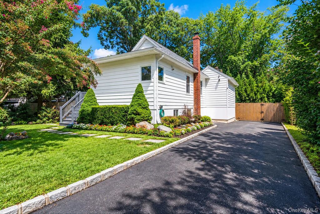 39 Plandome Road, Sound Beach