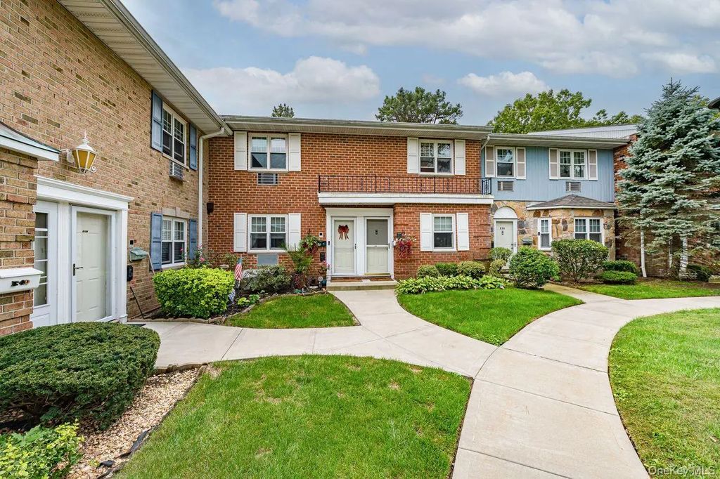 14 Glen Hollow Drive # E37, Holtsville