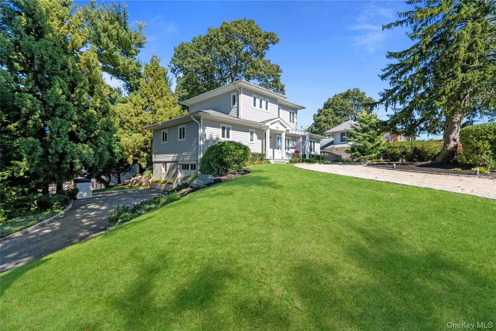 646 The Concourse, Oyster Bay