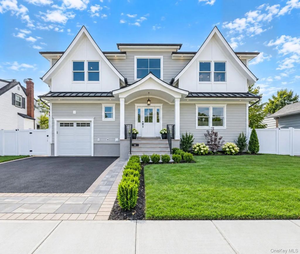 746 Blackstone Avenue, East Meadow