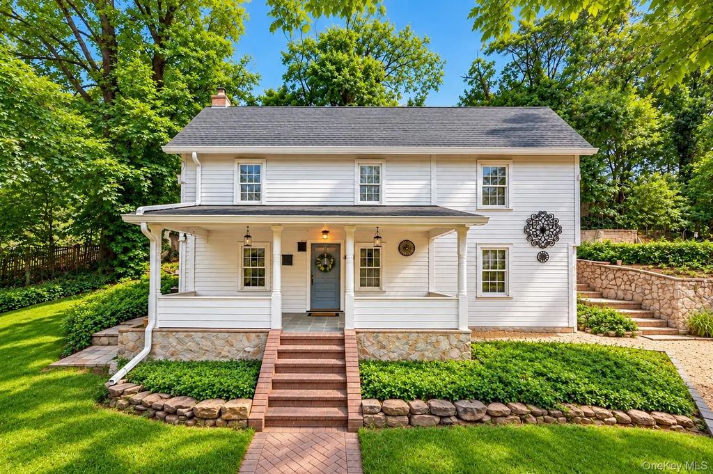 1673 Northern Boulevard, Roslyn