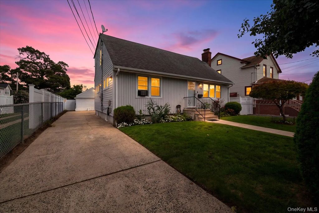 28 Harrison Avenue, Freeport