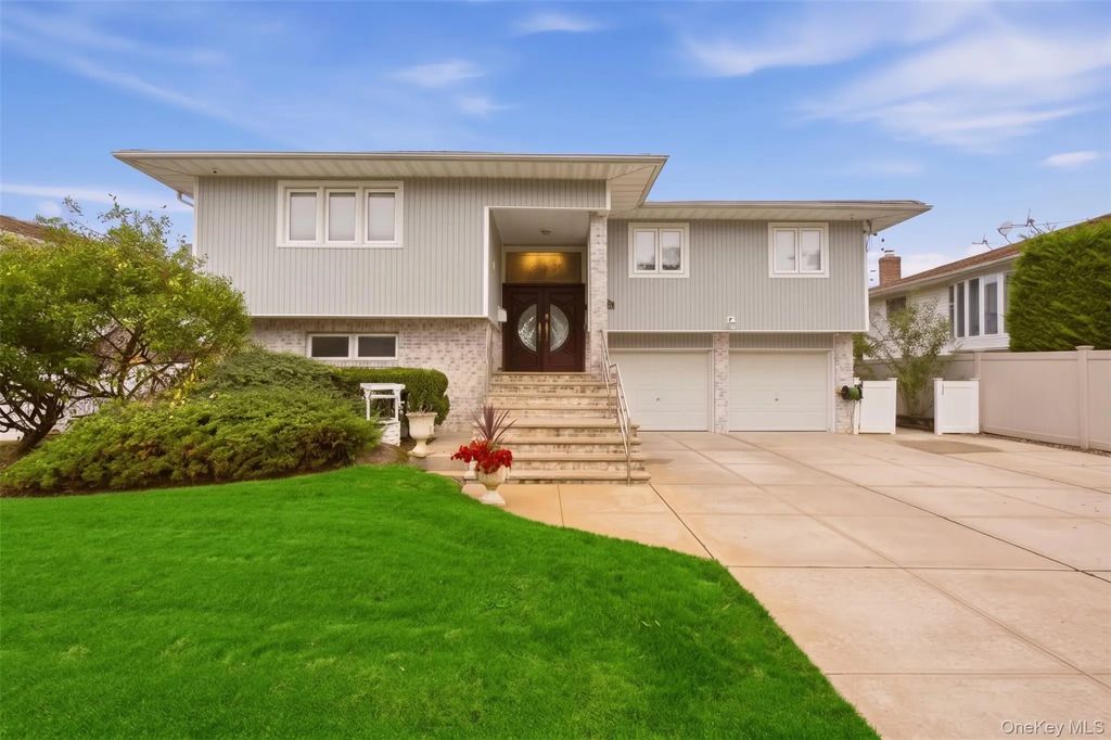 2962 Hewlett Avenue, Merrick