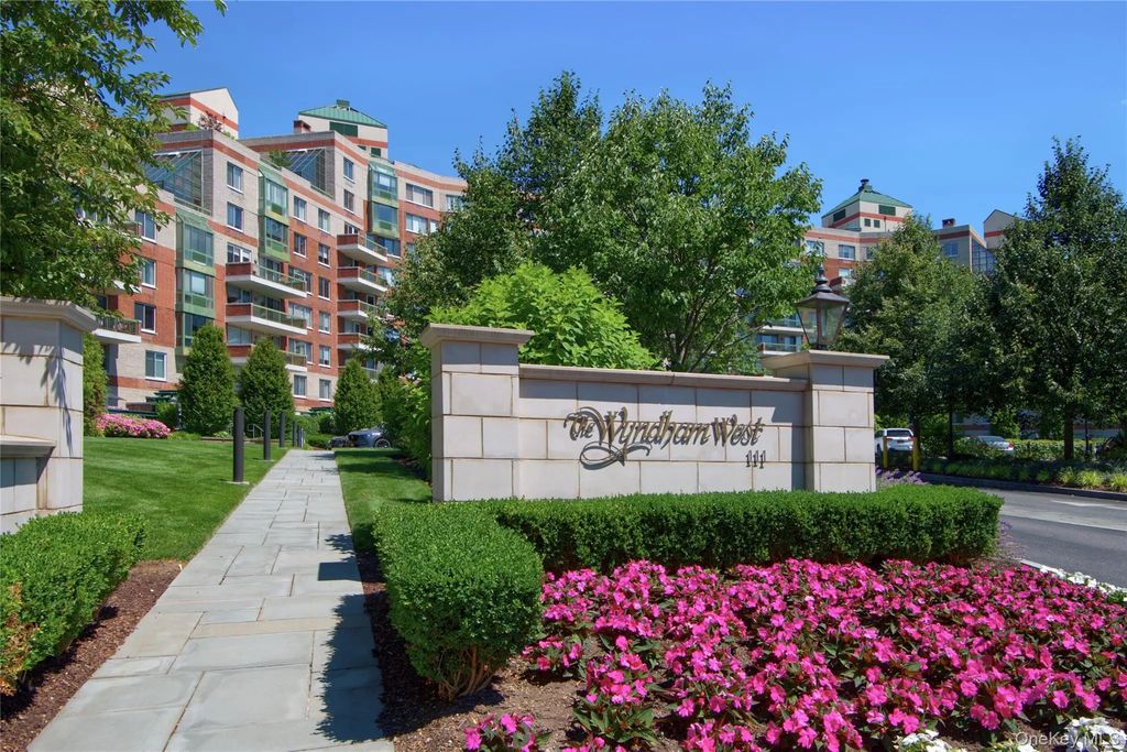 111 Cherry Valley Avenue # 420, Garden City