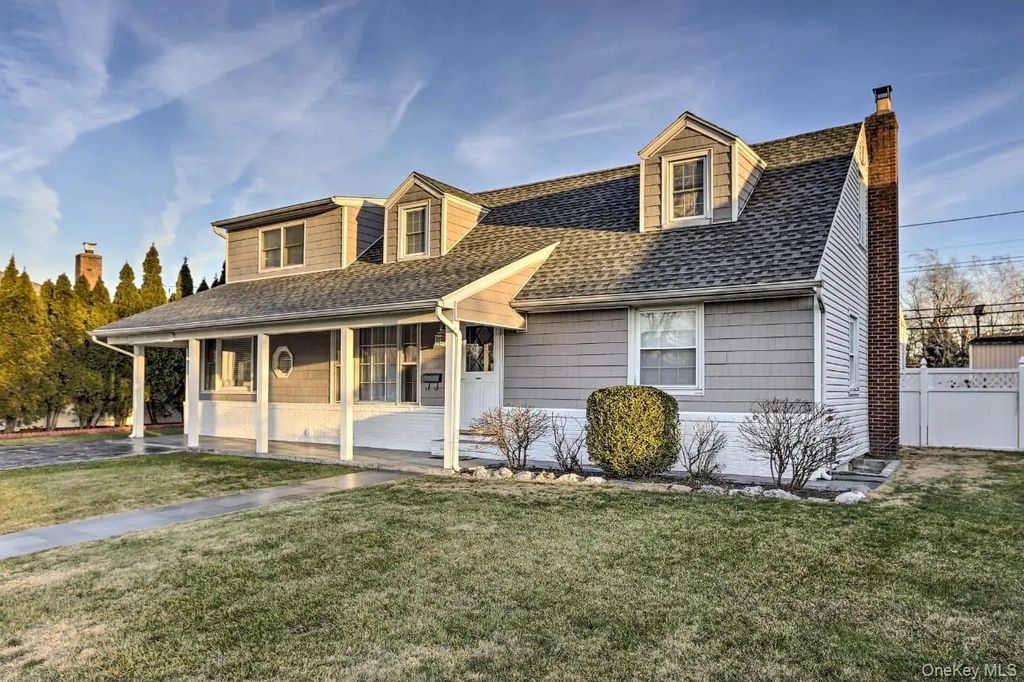 1648 Paula Lane 1, East Meadow